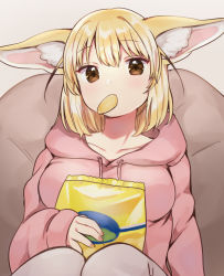 Rule 34 | 1girl, animal ear fluff, animal ears, bag, bean bag chair, blonde hair, breasts, brown eyes, chips (food), collarbone, commentary request, eating, fennec (kemono friends), food, fox ears, gradient background, grey background, highres, holding, holding bag, hood, hoodie, kemono friends, knees, knees up, light blush, looking at viewer, medium breasts, medium hair, mouth hold, pink hoodie, simple background, sitting, solo, suicchonsuisui, upper body