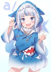Rule 34 | 1girl, :d, akizora momiji, blue eyes, blue hoodie, fins, fish tail, gawr gura, gawr gura (1st costume), highres, hololive, hololive english, hood, hoodie, long sleeves, looking at viewer, multicolored hair, open mouth, shark girl, shark tail, sharp teeth, silver hair, smile, solo, tail, teeth, virtual youtuber
