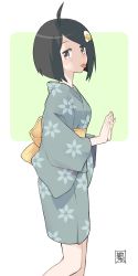 Rule 34 | 1girl, ahoge, araragi tsukihi, black hair, breasts, commentary request, feet out of frame, from side, green background, green kimono, grey eyes, hands up, highres, japanese clothes, kikumaru bunta, kimono, long sleeves, looking at viewer, looking to the side, medium hair, monogatari (series), obi, own hands together, print kimono, sash, shadow, sidelocks, signature, solo, standing, standing on one leg, swept bangs, tongue, tongue out, two-tone background, white background, wide sleeves, yellow sash, yukata