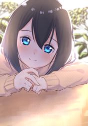 Rule 34 | 1girl, black hair, blue eyes, blurry, blurry background, blush, brown sweater, closed mouth, commentary request, depth of field, hair between eyes, head tilt, highres, long sleeves, looking at viewer, original, own hands together, sleeves past wrists, smile, solo, suzunari shizuku, sweater, white background, yuki arare