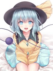 Rule 34 | 1girl, artist name, bed sheet, black hat, blush, breasts, collarbone, commentary request, cowboy shot, frilled shirt collar, frills, gradient background, green eyes, green hair, green skirt, hair between eyes, hat, hat ribbon, highres, komeiji koishi, long sleeves, looking at viewer, miniskirt, open mouth, ribbon, shiny skin, shiromoru (yozakura rety), sitting, skirt, small breasts, smile, solo, thighs, third eye, touhou, twitter username, white background, wide sleeves, yellow ribbon