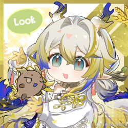 1girl arknights blonde_hair blue_hair chibi chibi_only chinese_commentary colored_extremities commentary_request dragon_bubble_(arknights) dragon_girl dragon_horns earrings green_eyes grey_hair hair_between_eyes hair_intakes horns jacket jewelry long_hair long_sleeves multicolored_hair nainai_ji_tu_jin_ing necklace open_mouth pointy_ears puffy_long_sleeves puffy_sleeves shu_(arknights) slit_pupils smile solo sparkle speech_bubble upper_body watermark weibo_logo weibo_watermark white_jacket zhi_(arknights)