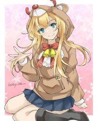 Rule 34 | 1girl, abukuma (kancolle), animal hood, bell, black footwear, blonde hair, blue eyes, blue skirt, brown sweater, commentary request, drawstring, gakky, hood, hooded sweater, hoodie, kantai collection, long hair, official alternate costume, one-hour drawing challenge, pleated skirt, red ribbon, reindeer hood, ribbon, sitting, skirt, smile, solo, sweater, waving