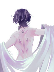 1boy artist_name back bare_back bare_shoulders birthmark blunt_ends from_behind genshin_impact highres ikimaru japanese_clothes kimono male_focus mitsudomoe_(shape) off_shoulder open_clothes open_kimono purple_hair scar scaramouche_(genshin_impact) shoulder_blades solo tomoe_(symbol) white_background white_kimono