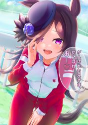 Rule 34 | 1girl, absurdres, alternate costume, animal ears, black hair, commentary, gym uniform, hair over one eye, hat, herohero (higashi no dou), highres, horse ears, horse girl, horse tail, jacket, jersey, long hair, looking at viewer, racetrack, rice shower (umamusume), sky, solo, tail, track jacket, track suit, translation request, umamusume