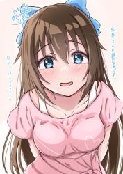 Rule 34 | 1girl, blue bow, blue eyes, bow, breasts, brown hair, collarbone, commentary request, dated, furrowed brow, hair between eyes, hair bow, long hair, looking at viewer, love live!, love live! nijigasaki high school idol club, medium breasts, open mouth, osaka shizuku, pink shirt, shirt, short sleeves, sidelocks, solo, standing, tamaao (tamaao31241), translation request, twitter username, upper body, white background