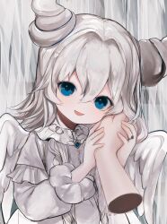 Rule 34 | 1girl, 1other, angel wings, blue eyes, brooch, commentary, disembodied limb, dress, feathered wings, grey dress, grey hair, hair between eyes, hand grab, hand on another&#039;s cheek, hand on another&#039;s face, heart, highres, horns, jewelry, looking at viewer, medium hair, mercure 1104, open mouth, original, smile, solo focus, white wings, wings