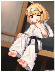 Rule 34 | 1girl, ahoge, artist name, barefoot, belt, black belt, black bow, blonde hair, bow, chinese commentary, closed mouth, commentary request, dougi, feet, finger to mouth, hair bow, highres, kuma-bound, martial arts belt, medium hair, one eye closed, original, pants, red eyes, sitting, smile, soles, solo, toes, white pants