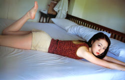 Rule 34 | 1girl, akiyama rina, barefoot, bed, feet, female focus, photo (medium), shorts, soles, tank top, toes