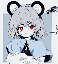 Rule 34 | 1girl, :&lt;, animal ears, blue background, blue capelet, bright pupils, capelet, closed mouth, crossed arms, grey hair, hanokami, highres, jewelry, looking at viewer, mouse ears, mouse girl, nazrin, pendant, red eyes, short hair, solo, squiggle, touhou, upper body, white pupils