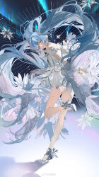 1girl absurdly_long_hair absurdres aurora bare_arms bare_legs bare_shoulders black_footwear blue_eyes blue_hair blue_nails boots choker detached_sleeves dress eyelashes floating_hair floral_background full_body fur_sleeves gramophone_miku gramophone_miku_(frostflower) grey_choker hair_between_eyes hair_ornament hatsune_miku highres leaning_forward leg_up light_particles long_hair looking_at_viewer looking_back miku_symphony_(vocaloid) nail_polish night night_sky outdoors parted_lips shadow short_dress short_sleeves sky smile snowflakes snowing solo star_(symbol) star_print strapless strapless_dress tiara twintails very_long_hair vocaloid weibo_watermark white_dress white_sleeves winter xiang_tui_tui