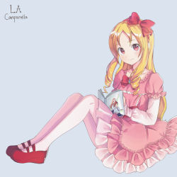 Rule 34 | 10s, 1girl, blonde hair, blue background, book, bow, brown eyes, dress, drill hair, eromanga sensei, form side, from side, full body, hairband, la campanella, lolita fashion, long hair, looking at viewer, pink dress, pointy ears, red bow, red footwear, shoes, sitting, smile, solo, thighhighs, twin drills, white thighhighs, yamada elf