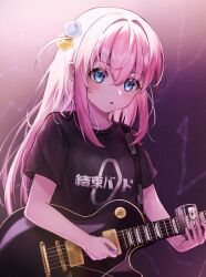 1girl :o atychi black_shirt blue_eyes blurry blurry_background blush bocchi_the_rock! broken_string constellation cube_hair_ornament electric_guitar gibson_les_paul gotoh_hitori guitar hair_between_eyes hair_ornament highres holding holding_guitar holding_instrument holding_plectrum instrument kessoku_band_logo kessoku_band_t-shirt light_particles long_hair music one_side_up parted_lips pink_hair pisces_(constellation) playing_guitar playing_instrument plectrum shirt short_sleeves sidelocks solo sweat taurus_(constellation) upper_body very_long_hair virgo_(constellation)