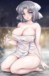 1girl :o armpit_crease bare_shoulders bath blue_eyes blurry blurry_background blush bow breasts cleavage collarbone covered_navel cryokinesis depth_of_field fence grey_hair groin hair_bow highres ice large_breasts looking_at_viewer naked_towel night night_sky onsen open_mouth outdoors parted_bangs r-binon rock senran_kagura senran_kagura_shinovi_versus shiny_skin short_hair sky snowflakes solo star_(sky) starry_sky steam striped_bow towel translucent water wet wet_towel white_bow white_towel yumi_(senran_kagura)