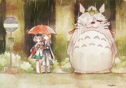 :3 artist_name blonde_hair cosplay grey_hair hair_over_one_eye highres holding holding_umbrella honkai:_star_rail honkai_(series) jing_yuan jing_yuan_(cosplay) long_hair mole mole_under_eye tonari_no_totoro totoro totoro_bus_stop umbrella utsuyeet yanqing_(honkai:_star_rail) yunli_(honkai:_star_rail)