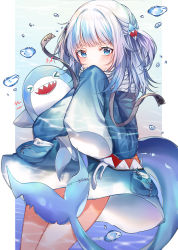 Rule 34 | &gt; &lt;, 1girl, bloop (gawr gura), blue eyes, fins, fish tail, gawr gura, gawr gura (1st costume), highres, hololive, hololive english, long sleeves, looking at viewer, m1yu, open mouth, shark, solo, tail, two side up, underwater, virtual youtuber, white hair