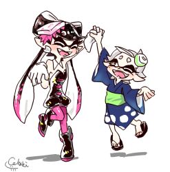 +_+ 2girls aged_down bad_tag callie_(splatoon) closed_eyes cousins holding_hands japanese_clothes jumping kimono looking_at_another marie_(splatoon) multiple_girls nintendo official_alternate_costume one_eye_closed open_mouth penguinbu sandals smile splatoon_(series) splatoon_1 stay_fresh_(pose) yukata