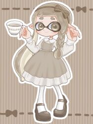 Rule 34 | 1girl, bow, braid, brown background, brown eyes, brown hair, commentary request, cup, dress, frilled dress, frills, full body, hair bow, highres, holding, holding cup, inkling, inkling girl, inkling player character, long hair, mina p, nintendo, pantyhose, pointy ears, smile, splatoon (series), striped, striped background, teacup, tentacle hair, white pantyhose