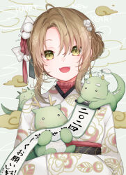 Rule 34 | 1girl, :d, animal, brown hair, chinese zodiac, cloud, commentary request, dragon, fangs, floral print, green eyes, grey background, hair between eyes, hair bun, hands in opposite sleeves, happy new year, japanese clothes, kimono, kuroi (liar-player), long sleeves, looking at viewer, new year, obi, open mouth, original, parted bangs, print kimono, sash, smile, solo, translation request, twitter username, upper body, white kimono, wide sleeves, year of the dragon
