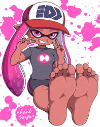 Rule 34 | 1girl, barefoot, baseball cap, bike shorts, black shorts, child, dark-skinned female, dark skin, english text, eyebrows, fangs, feet, feet together, female focus, fingernails, flat chest, foot focus, grey shirt, grin, hands up, happy, hat, inkling, inkling girl, inkling player character, legs, legs together, lewdsaiga, looking at viewer, mask, monster girl, multicolored clothes, multicolored hat, neck, nintendo, paint splatter, pants, pink eyes, pink hair, pointy ears, print headwear, print shirt, shirt, short shorts, short sleeves, shorts, sitting, skin tight, smile, smug, soles, solo, splatter background, squid girl, t-shirt, tentacle hair, tentacles, thighs, tight clothes, tight pants, tight shirt, toes, v