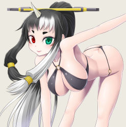 Rule 34 | 1girl, asamura hiori, black hair, breasts, butt crack, cleavage, gradient hair, green eyes, hanging breasts, heterochromia, horns, large breasts, long hair, looking at viewer, multicolored hair, o-ring, o-ring bottom, o-ring top, phantasy star, phantasy star online 2, red eyes, shiny skin, simple background, single horn, skindentation, smile, solo, sukunahime, white hair