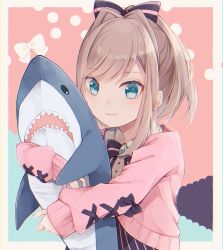 Rule 34 | 1girl, :3, absurdres, black bow, blue eyes, blush, bow, bow print, brown hair, cardigan, commentary request, gem, hair bow, hair ornament, highres, holding, holding stuffed toy, ikea shark, long hair, long sleeves, looking at viewer, nijisanji, hugging object, pink background, pink bow, pink cardigan, ponytail, ribbon, shirt, sleeves past wrists, smile, solo, striped, striped bow, stuffed animal, stuffed shark, stuffed toy, suzuhara lulu, upper body, virtual youtuber, x hair ornament, yua (bokubo0806)