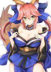 Rule 34 | 10s, 1girl, animal ears, blue bow, bow, breasts, cleavage, closed mouth, cowboy shot, detached sleeves, fate/extra, fate (series), fox ears, fox girl, fox tail, grey background, hair between eyes, hair bow, japanese clothes, large bow, large breasts, long hair, looking at viewer, luse maonang, pelvic curtain, pink hair, simple background, smile, solo, tail, tamamo no mae (fate/extra), thighs, twintails, yellow eyes