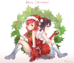Rule 34 | 10s, 2girls, back-to-back, bad id, bad pixiv id, black hair, boots, bow, christmas, christmas wreath, cross-laced footwear, dress, elbow gloves, gift, gloves, hair bow, hat, head rest, highres, holly, hyugo, knee boots, lace-up boots, looking at viewer, love live!, love live! school idol project, merry christmas, multiple girls, nishikino maki, purple eyes, red dress, red eyes, red gloves, red hair, santa hat, sitting, smile, twintails, twitter username, white footwear, wreath, yazawa nico