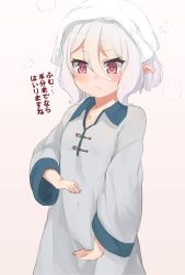 Rule 34 | 1girl, bad id, bad twitter id, blush, closed mouth, covered navel, dress, flat chest, gradient background, grey dress, grey hair, hair between eyes, highres, kokkoro (princess connect!), long sleeves, measuring, navel, nishiuri, pink background, pink eyes, pointy ears, princess connect!, solo, towel, towel on head, translation request