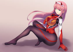Rule 34 | 1girl, arm support, bodysuit, breasts, cosplay, darling in the franxx, euforia, green eyes, grey background, large breasts, long hair, neon genesis evangelion, pink hair, plugsuit, skin tight, solo, souryuu asuka langley, souryuu asuka langley (cosplay), zero two (darling in the franxx)