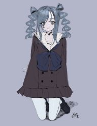 Rule 34 | 1girl, absurdres, afternooners, arms behind back, bad id, bad twitter id, blue bow, blue hair, blue neckwear, bow, choker, closed mouth, eyes visible through hair, fingernails, grey background, grey eyes, hatching (texture), highres, kneeling, long fingernails, long hair, original, sharp fingernails, simple background, smile, solo, twintails, v