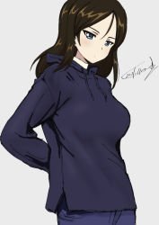 Rule 34 | 1girl, alternate costume, arms behind back, black hair, blue eyes, blue hoodie, breasts, bukkuri, commentary request, cowboy shot, dated, expressionless, girls und panzer, grey background, hood, hoodie, large breasts, long hair, long sleeves, looking at viewer, looking to the side, nonna (girls und panzer), signature, simple background, solo, standing, swept bangs