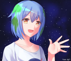 Rule 34 | 1girl, 2017, artist name, blue hair, borrowed character, brown eyes, earth (planet), earth-chan, green hair, looking at viewer, original, personification, short hair, sky, smile, solo, star (sky), starry sky, tsuyohina, waving