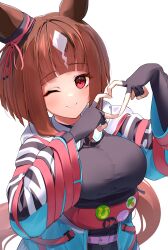 Rule 34 | 1girl, :d, absurdres, animal ears, black shirt, black skirt, blue jacket, brown hair, fanny pack, heart, heart hands, highres, horse ears, horse girl, horse tail, jacket, long sleeves, looking at viewer, multicolored hair, off shoulder, one eye closed, open mouth, pink eyes, shirt, short hair, shumai il, sidelocks, simple background, skirt, smile, solo, streaked hair, tail, transcend (umamusume), umamusume, white background, white hair