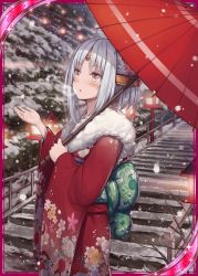 Rule 34 | 1girl, akkijin, floral print, flower, hair flower, hair ornament, holding, holding umbrella, japanese clothes, kimono, lamp, looking to the side, official art, oil-paper umbrella, oracle (shinkai no valkyrie), orange eyes, red kimono, shinkai no valkyrie, silver hair, snow, snowflakes, snowing, stairs, tiara, tree, umbrella