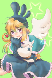 Rule 34 | 1girl, blonde hair, blue capelet, blue dress, blue gloves, blush, capelet, character doll, commentary request, dress, gloves, green background, hair between eyes, hat, head rest, highres, houshin engi, ko kibi, long hair, open mouth, purple eyes, saco (clover), simple background, sitting, smile, star (symbol), suupuushan, white wing, wings