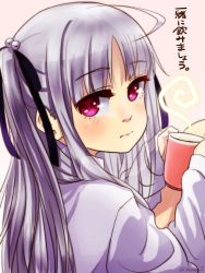 Rule 34 | 10s, 1girl, absolute duo, ahoge, bad id, bad pixiv id, blue theme, closed mouth, cup, from side, half updo, head tilt, holding, komuzuka, lavender shirt, light purple hair, long hair, looking at viewer, mug, pink background, pink eyes, simple background, sleeves past wrists, solo, steam, translation request, twitter username, two side up, yurie sigtuna