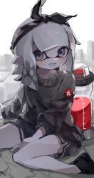 Rule 34 | 1girl, black bow, black footwear, black hairband, black shirt, bow, bow hairband, commentary request, dot nose, grey eyes, grey hair, hair bow, hairband, highres, ink tank (splatoon), inkling, inkling girl, inkling player character, long hair, looking at viewer, nintendo, open mouth, pointy ears, shirt, shoes, sitting, smile, solo, splatoon (series), splatoon 2, tentacle hair, white background, yksb inc6