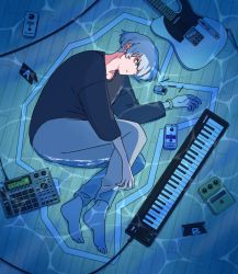 Rule 34 | 1boy, barefoot, black shirt, blue theme, bracelet, caustics, chalk outline, commentary request, electric guitar, grey hair, grey pants, guitar, highres, instrument, jewelry, keyboard (instrument), long sleeves, lying, on side, original, pants, partially submerged, profile, shirt, short hair, solo, water, yutsukidayo