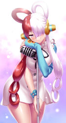 Rule 34 | 1girl, asymmetrical sleeves, blue background, blue sleeves, blunt bangs, bracelet, breasts, closed mouth, commentary request, cowboy shot, curvy, dress, eyelashes, gradient background, hair over one eye, hair rings, hand up, head tilt, highres, holding, holding microphone stand, jewelry, large breasts, light particles, lips, long bangs, long hair, low twintails, microphone stand, mismatched sleeves, multicolored hair, one eye covered, one piece, red hair, seductive smile, shiny skin, short dress, simple background, sleeves past wrists, smile, solo, standing, thighs, twintails, two-tone hair, upturned eyes, uta (one piece), very long hair, white background, white dress, white hair, zen (kamuro)