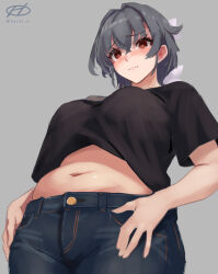 Rule 34 | 1girl, alternate costume, black hair, breasts, closed mouth, crossed bangs, denim, from below, grey background, hair between eyes, haruto (harut n), jeans, jingei (kancolle), kantai collection, large breasts, looking at viewer, midriff, one-hour drawing challenge, pants, red eyes, shirt, short sleeves, signature, simple background, solo, stomach, twitter username