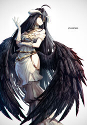 1girl ahoge albedo_(overlord) arm_under_breasts artist_name bare_shoulders black_hair black_wings breasts chromatic_aberration collar collarbone commentary demon_girl demon_horns dress eyebrows_hidden_by_hair feathered_wings feet_out_of_frame frilled_dress frilled_gloves frills gloves gold_trim hair_between_eyes hand_up hip_vent horns k-suwabe large_breasts light_smile long_hair long_hair_between_eyes looking_to_the_side low_wings overlord_(maruyama) sanding simple_background solo straight_hair very_long_hair white_background white_collar white_dress white_gloves white_horns wings yellow_eyes