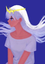 Rule 34 | 1girl, blue background, blue eyes, crown, highres, kaneni, long hair, original, profile, shirt, short sleeves, simple background, solo, tongue, tongue out, upper body, white hair, white shirt