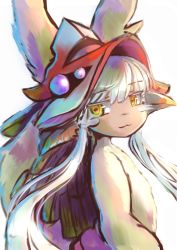 Rule 34 | 1girl, :3, animal ears, commentary, ears through headwear, from side, furry, furry female, hat, highres, horizontal pupils, horns, long hair, looking at viewer, made in abyss, nanachi (made in abyss), ria (efikrisia), silver hair, simple background, solo, standing, topless, upper body, white background, yellow eyes