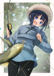 Rule 34 | &gt; &lt;, 1girl, :3, :d, absurdres, black hair, blue eyes, blue jacket, blurry, blurry background, blush, border, brown headwear, commentary request, cowboy shot, fish, fishing, fishing rod, happy, highres, holding, holding fishing rod, jacket, kootee-on, long sleeves, looking at animal, looking at viewer, minagi hiyori, open mouth, short hair with long locks, slow loop, smile, solo, standing, water drop, white border, wide sleeves