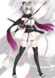 Rule 34 | &gt;:), 1girl, absurdres, alternate costume, black bow, black scarf, black thighhighs, blurry, blurry background, bow, breasts, closed mouth, commentary request, cosplay, artistic error, fate/grand order, fate (series), foreshortening, full body, hair between eyes, hair bow, highres, holding, holding sheath, holding sword, holding weapon, japanese clothes, jeanne d&#039;arc (fate), jeanne d&#039;arc (ruler) (fate), jeanne d&#039;arc alter (avenger) (fate), jeanne d&#039;arc alter (fate), katana, kimono, koha-ace, legs apart, looking at viewer, medium breasts, obi, okita souji (fate), okita souji (koha-ace), okita souji (koha-ace) (cosplay), outstretched arm, pale skin, sash, scabbard, scarf, sheath, short hair, short kimono, silver hair, sleeveless, sleeveless kimono, smile, solo, standing, sword, thighhighs, toeless legwear, toes, v-shaped eyebrows, watosu (watosu mama), weapon, white kimono, wrong foot, yellow eyes, zoom layer
