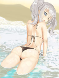 Rule 34 | 10s, 1girl, ;d, arched back, ass, back, beach, bikini, black bikini, blue eyes, blush, highres, kantai collection, kashima (kancolle), looking at viewer, looking back, ocean, one eye closed, open mouth, silver hair, smile, solo, swimsuit, teeth, throtem, twintails