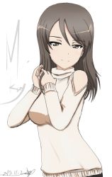 Rule 34 | 10s, 1girl, artist name, brown eyes, brown hair, bukkuri, casual, character name, closed mouth, clothing cutout, dated, girls und panzer, half-closed eyes, hand in own hair, long hair, long sleeves, looking at viewer, mika (girls und panzer), no headwear, shoulder cutout, signature, simple background, smile, solo, standing, sweater, turtleneck, upper body, white background, white sweater