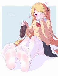Rule 34 | 1girl, absurdres, bad id, bad pixiv id, blonde hair, feet, foot focus, foreshortening, highres, long hair, looking at viewer, one eye closed, original, pantyhose, shoes, simple background, sitting, skirt, smile, soles, solo, toes, twintails, unworn shoes, white pantyhose, yao (pixiv9482697)