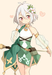 Rule 34 | &gt;:), 1girl, antenna hair, barashiya, bare shoulders, blush, bridal gauntlets, brown background, closed mouth, commentary request, detached sleeves, dress, flower, hair between eyes, hair flower, hair ornament, heart, highres, holding, kokkoro (princess connect!), long sleeves, pointy ears, princess connect!, puffy long sleeves, puffy sleeves, red eyes, see-through, see-through sleeves, silver hair, simple background, sleeveless, sleeveless dress, smile, solo, standing, v-shaped eyebrows, white dress, white flower
